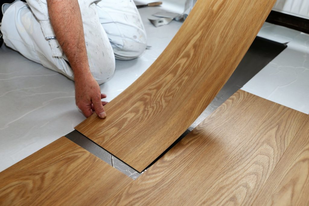 Elegant wooden floating floors enhancing the interior design of a bedroom.